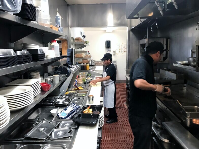 More Photos Of 600 E Sahara Ave, Las Vegas Unknown For Lease