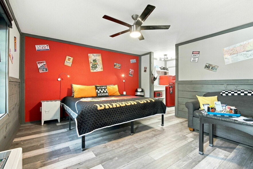 More Photos Of 4407 Calderwood Hwy, Maryville Hotel For Sale