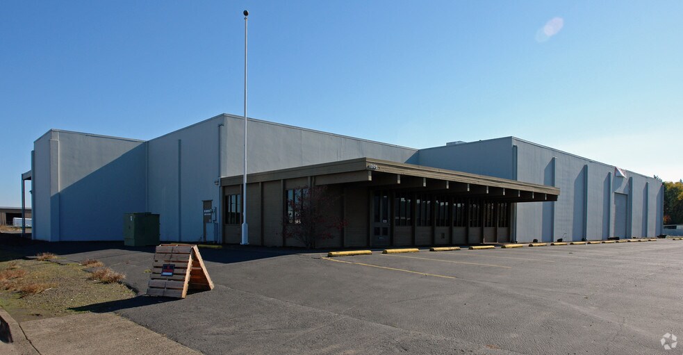 More Photos Of 1305 S Bertelsen Rd, Eugene Warehouse For Sale