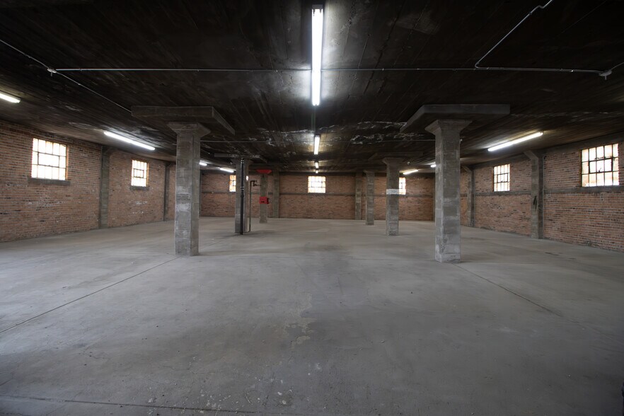 More Photos Of 902 S 1st Ave, Pocatello Distribution For Lease