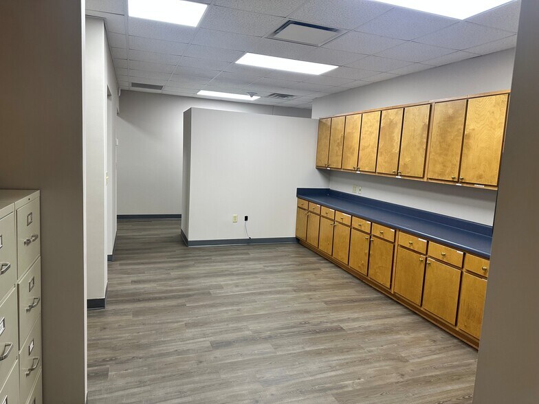 More Photos Of 515 Nine North Ct, Alpharetta Industrial For Lease