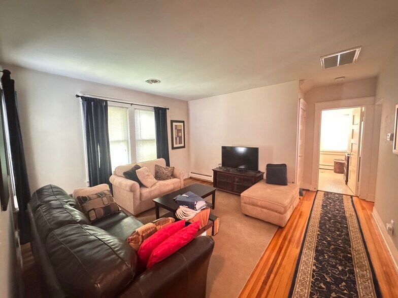 More Photos Of 1147 Troy Schenectady Rd, Latham Office For Sale