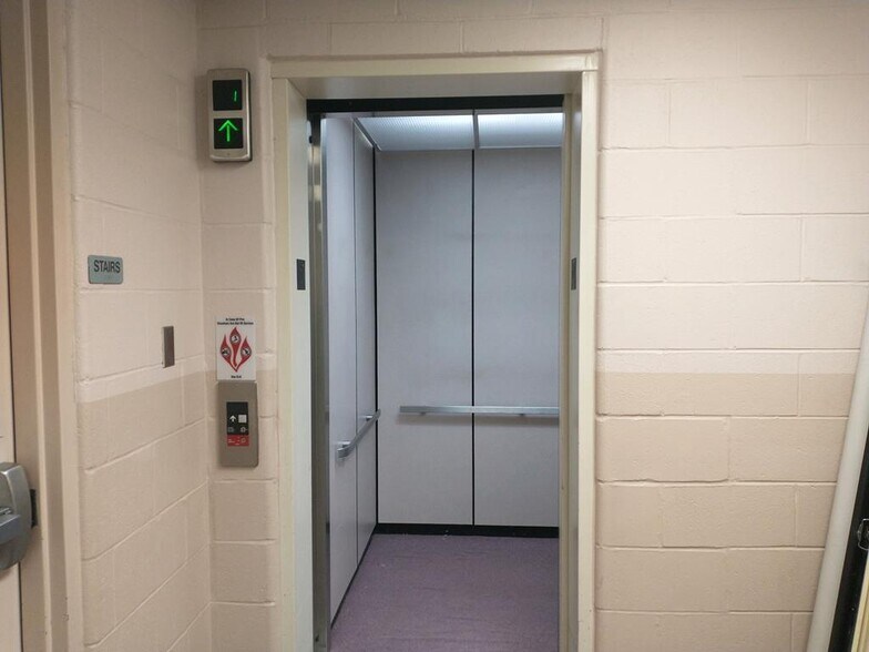 More Photos Of 1007 Cady St, Chapman Schools For Sale