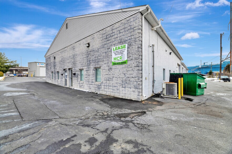 Primary Photo Of 28-30 W Ayre St, Wilmington Showroom For Lease