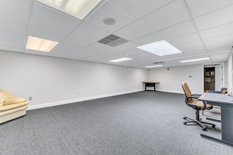 More Photos Of 1925 Francisco Blvd E, San Rafael Light Manufacturing For Lease