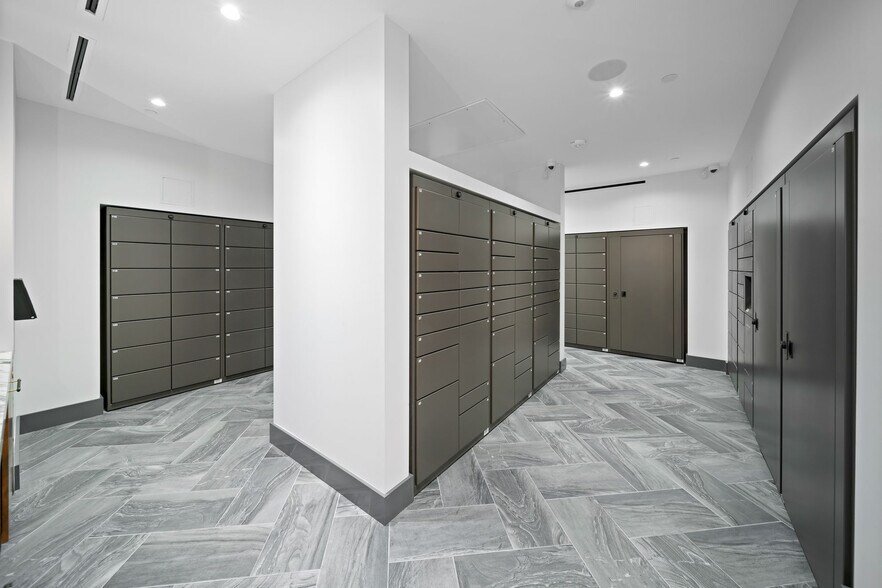 More Photos Of 585 Anton Blvd, Costa Mesa Apartments For Lease