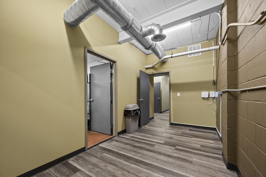 More Photos Of 755 N Snelling Ave N, Saint Paul Storefront For Lease