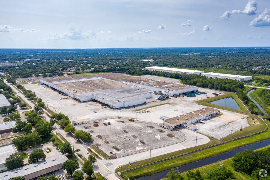 More Photos Of 4401 Seaboard Rd, Orlando Warehouse For Lease