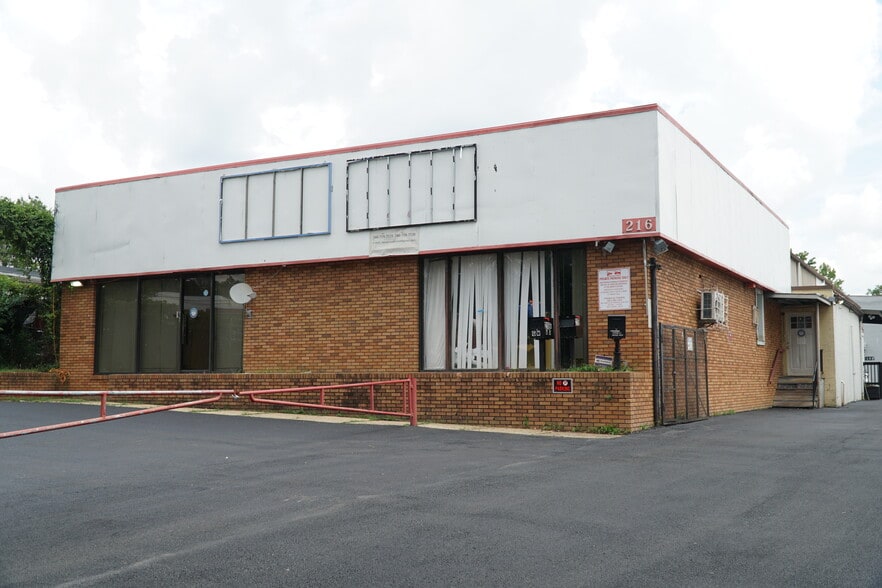 Primary Photo Of 216 W Hampton Ave, Capitol Heights Light Distribution For Sale