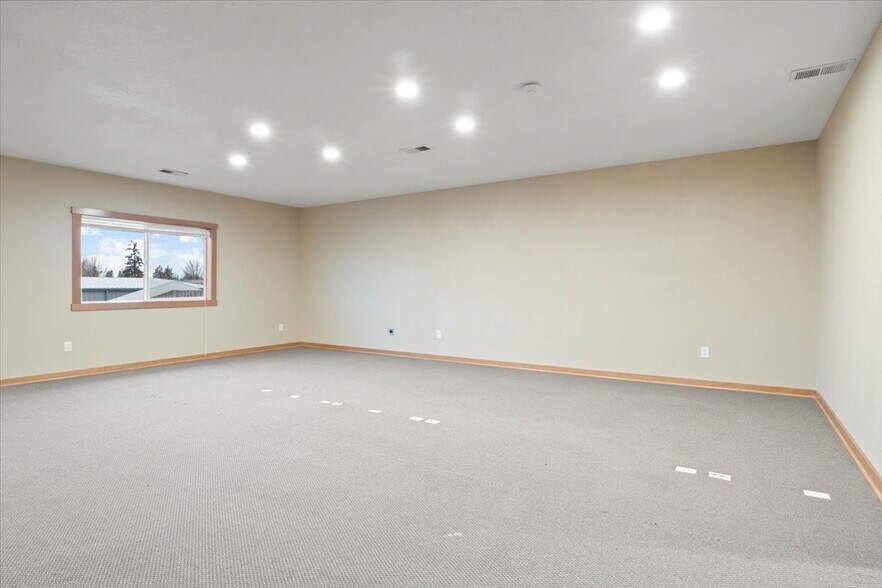 More Photos Of 1410 S Township Rd, Canby Warehouse For Sale