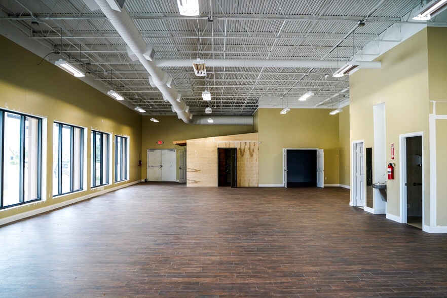 More Photos Of 1420 SE Federal Hwy, Stuart Warehouse For Lease