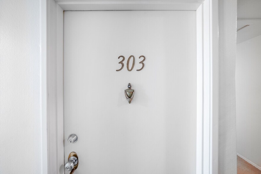 More Photos Of 4651 Cahuenga Blvd, North Hollywood Apartments For Sale