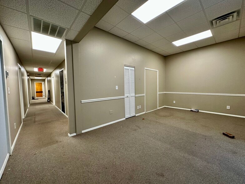 More Photos Of 175 W Illinois Ave, Southern Pines Storefront Retail Office For Lease