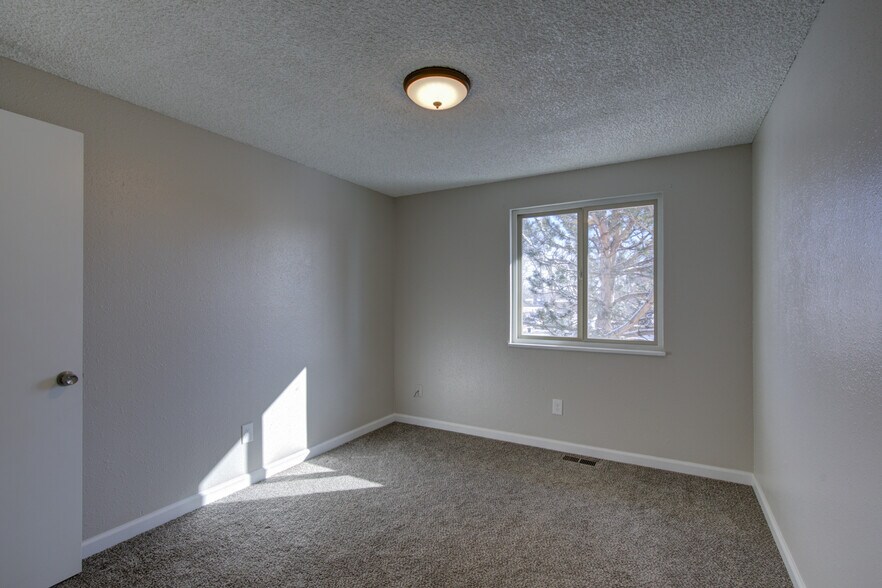 More Photos Of 1331 Merl Pl, Longmont Apartments For Sale
