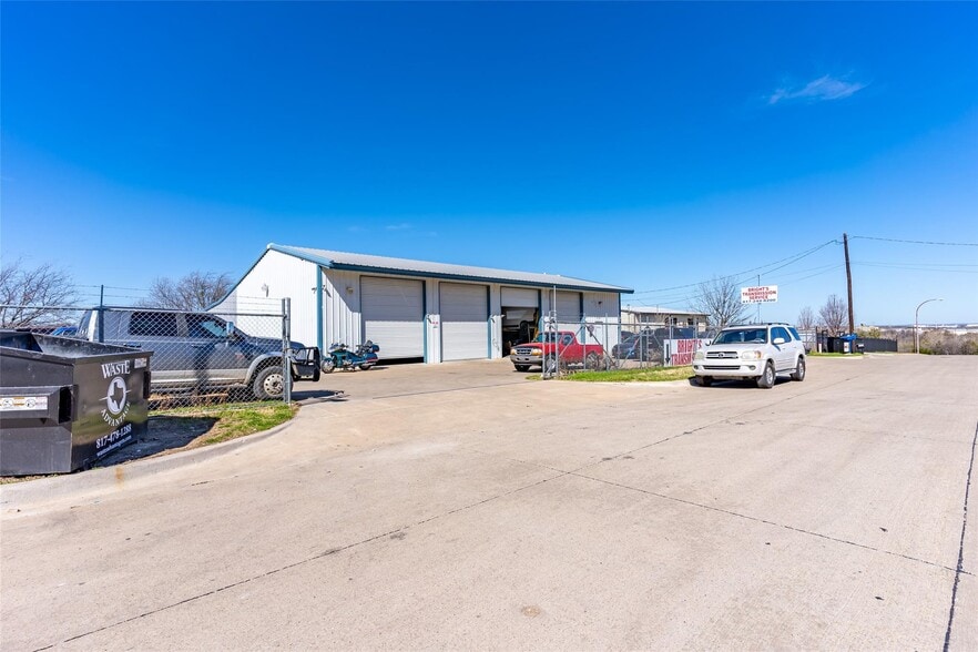 More Photos Of 3124 Reagan Dr, Fort Worth General Retail For Sale