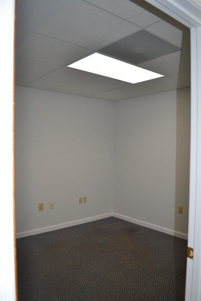 More Photos Of 2425 Solomons Island Rd, Huntingtown Medical For Lease