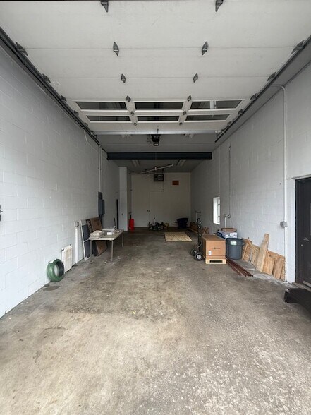 More Photos Of 15 Center St, Pleasantville Warehouse For Lease