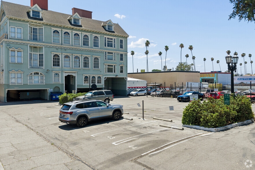 More Photos Of 19717-19725 Sherman Way, Canoga Park Office Residential For Sale