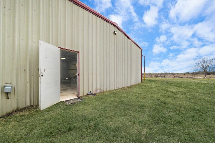 More Photos Of 2330 Schuwirth Rd, Converse Warehouse For Lease