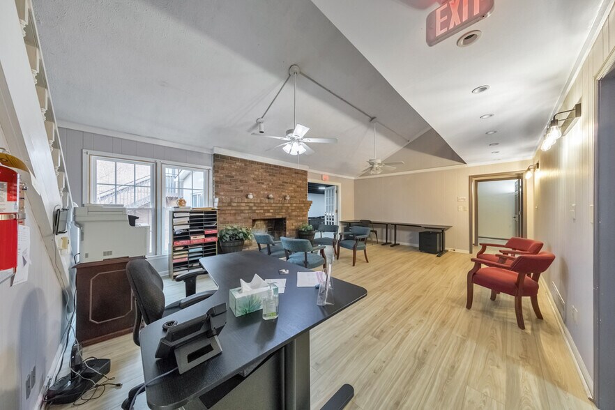 More Photos Of 2440 Sandy Plains Rd, Marietta Office For Sale