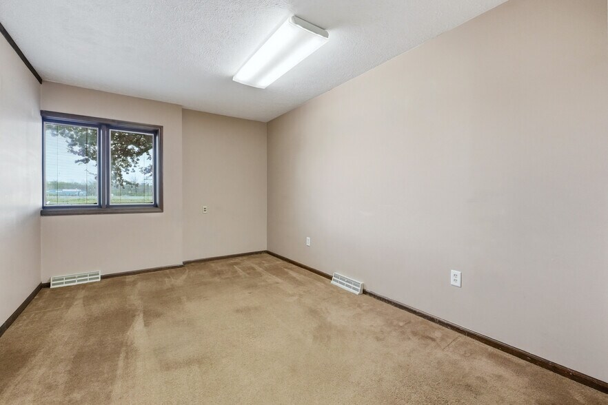 More Photos Of 3201 E Center St, Warsaw Office For Sale