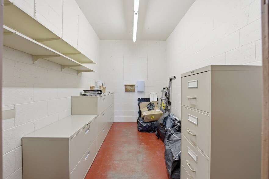 More Photos Of 29 Jarvis St, Fort Erie Office For Sale