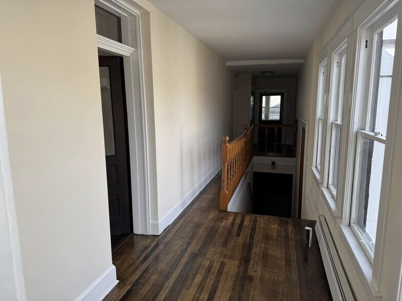 More Photos Of 201 N Court Ave, Covington Flex For Sale