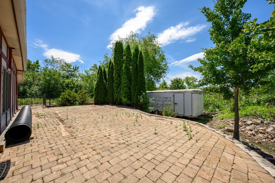 More Photos Of 101 E Main St, Lake Zurich Garden Center For Sale