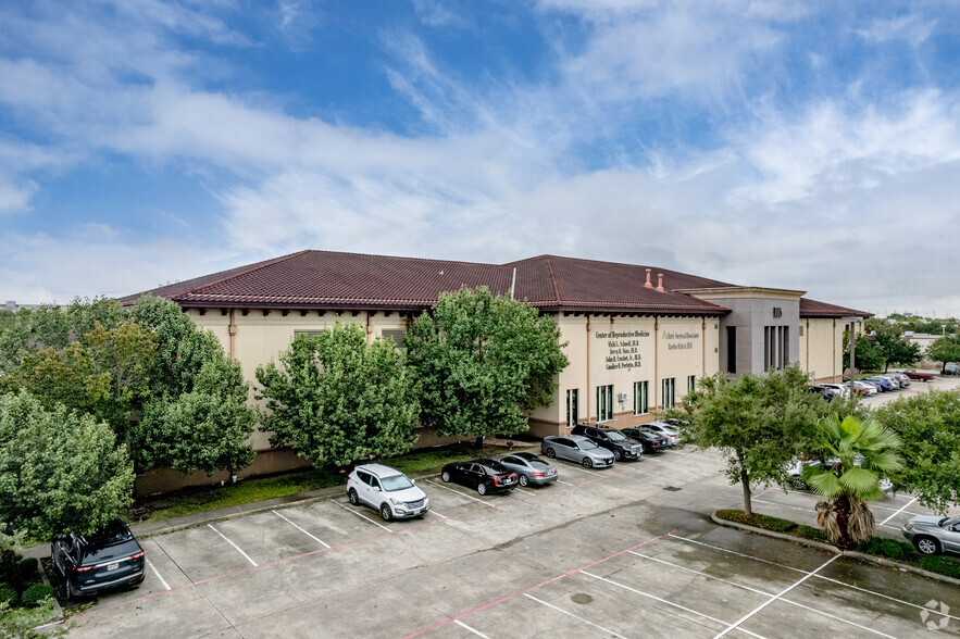 Primary Photo Of 1015 Medical Center Blvd, Webster Medical For Sale