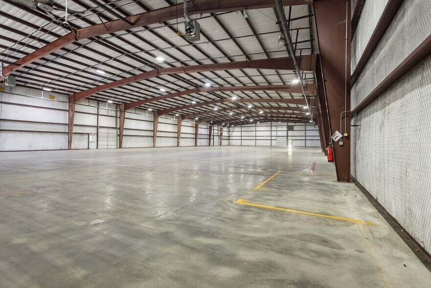 More Photos Of 2307 E Erwin St, Tyler Manufacturing For Lease