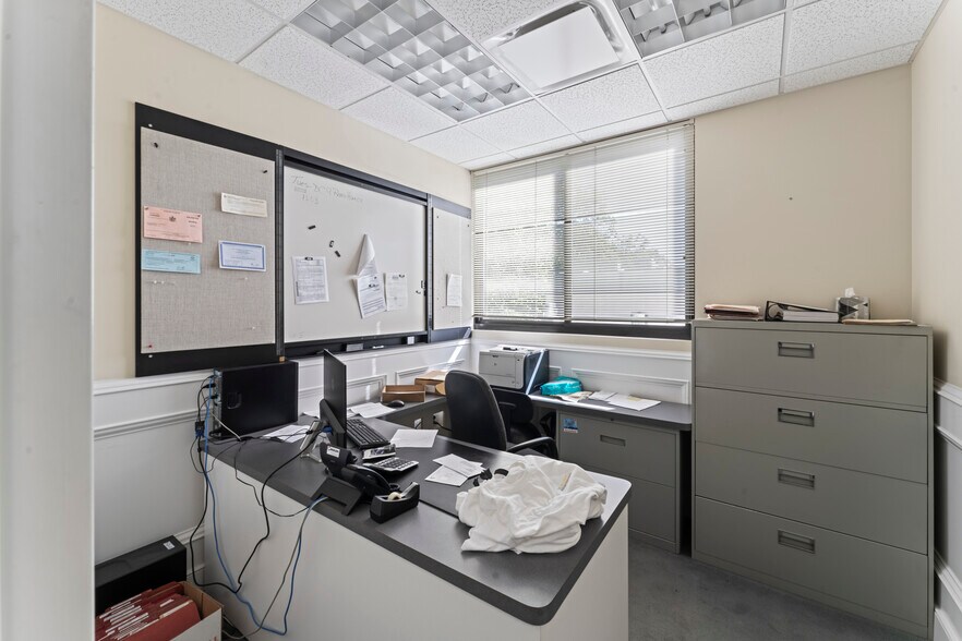 More Photos Of 23 Ryan St, Stamford Flex For Lease