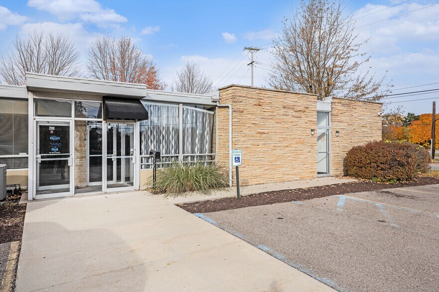 More Photos Of 740 Emerick St, Ypsilanti Medical For Lease