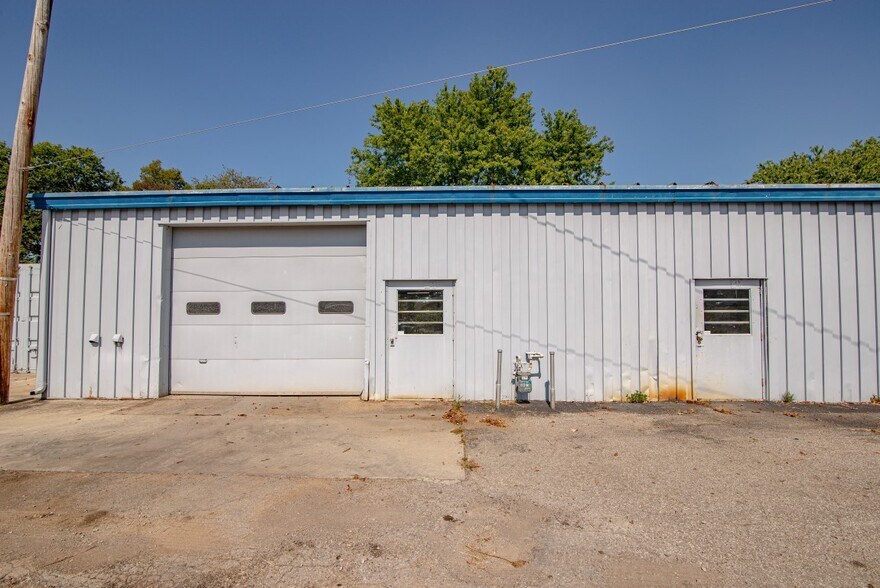 More Photos Of 716 High St, Brandenburg Freestanding For Sale