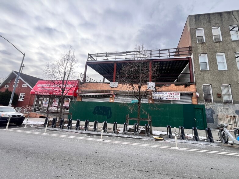 Primary Photo Of 65-06/10/12 60th pl, Ridgewood General Retail For Sale