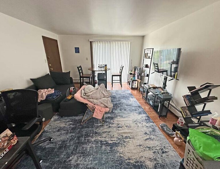 More Photos Of 2121 176th Pl, Lansing Apartments For Sale