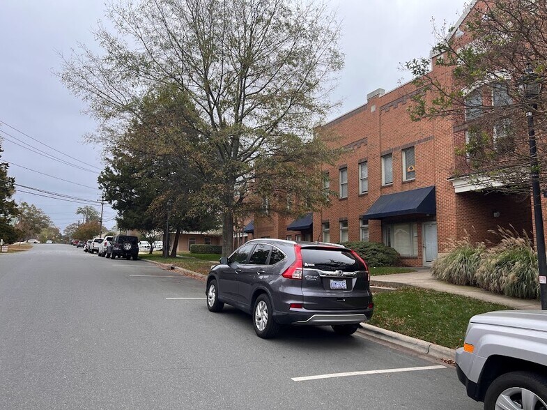 More Photos Of 211 W Matthews St, Matthews Office For Sale