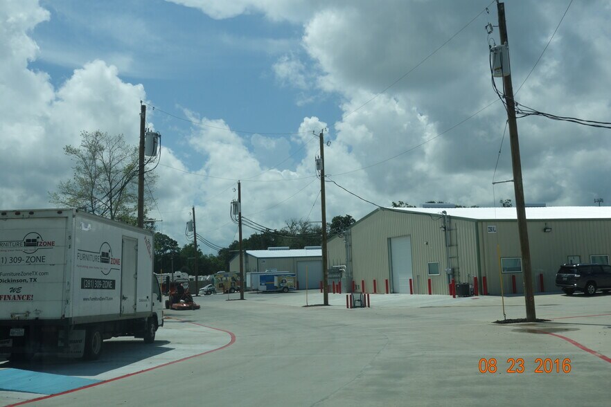 More Photos Of 2260 Dickinson Ave, Dickinson Warehouse For Lease