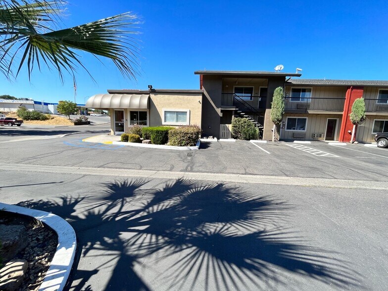 More Photos Of 30 Gilmore Rd, Red Bluff Hotel For Sale