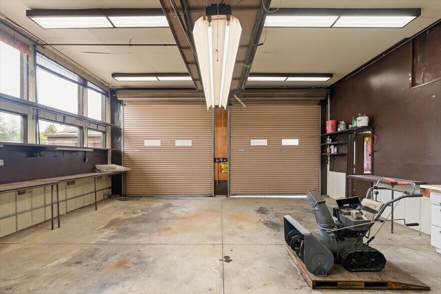 More Photos Of 360 College Ave, Weed Showroom For Sale