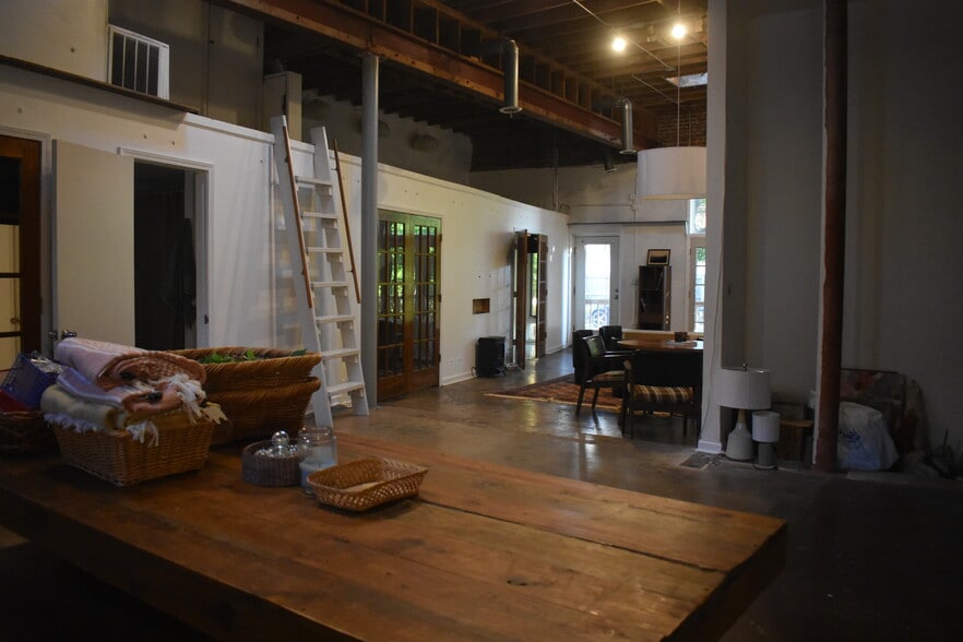 More Photos Of 275 SW Peters St, Atlanta Storefront For Sale