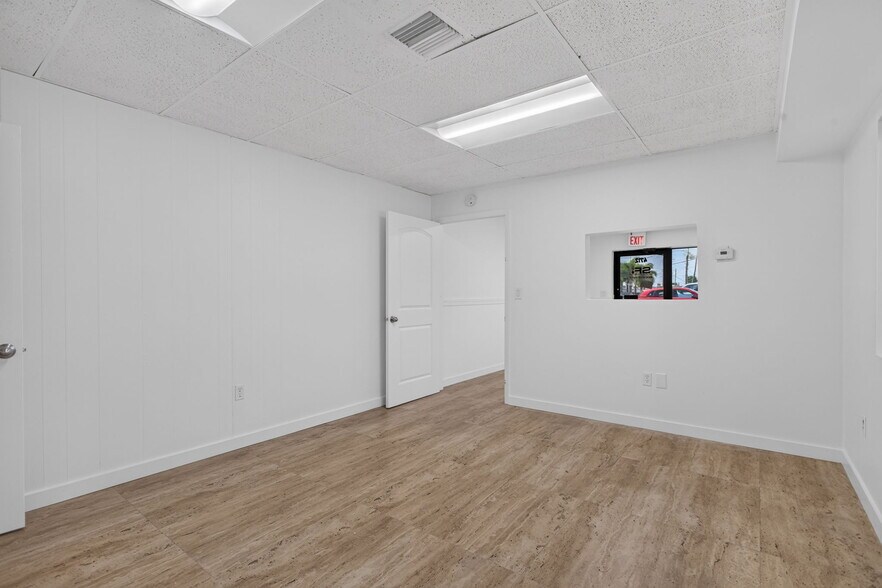 More Photos Of 4700-4712 NE 11th Ave, Oakland Park Warehouse For Lease