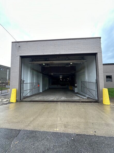 More Photos Of 239 Factory St, La Porte Warehouse For Lease