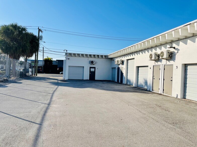 More Photos Of 1211 Okeechobee Rd, West Palm Beach Flex For Lease