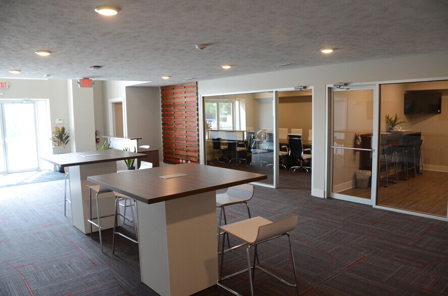 More Photos Of 21866 Williams Cir, Gretna Warehouse For Lease