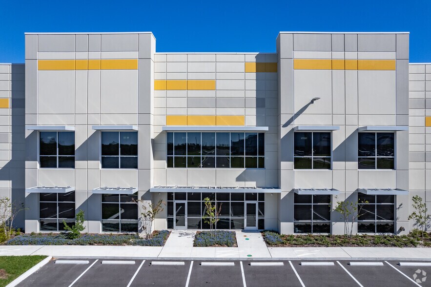 More Photos Of 5050 Wesley Rd, Apopka Warehouse For Lease