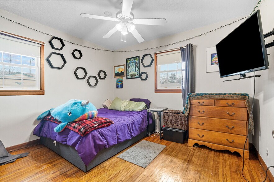 More Photos Of 38804 8th Ave, North Branch Office Residential For Sale