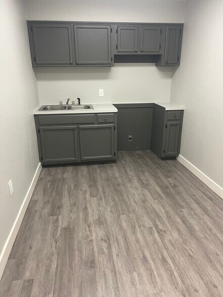 More Photos Of 11832 Newcastle Ave, Baton Rouge Office For Lease