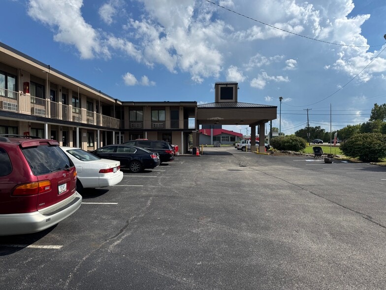 More Photos Of 4201 US 41, Evansville Hotel For Sale