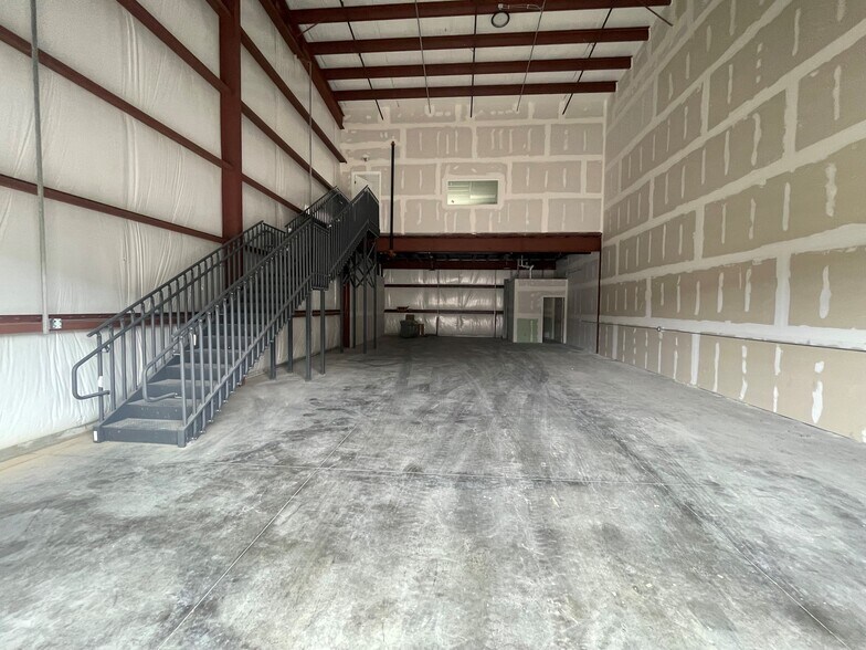 More Photos Of 201 Kapaa Quarry Pl, Kailua Warehouse For Lease