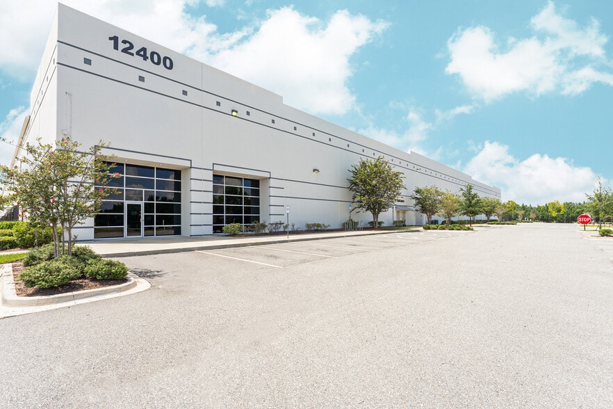 More Photos Of 12400 Presidents Ct, Jacksonville Warehouse For Lease
